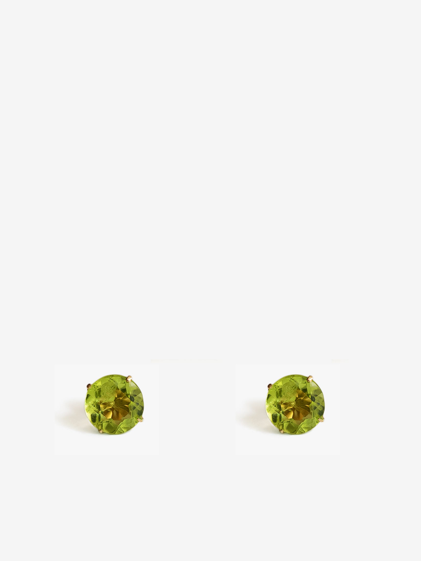 14Kn Gold  Peridot Stud Earring